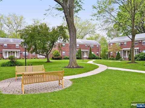 Photo of 87 Lakeview Ave, Leonia, NJ 07605 (MLS # 26011105)