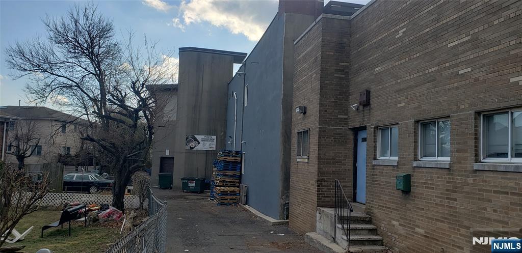 132 Bergen Boulevard