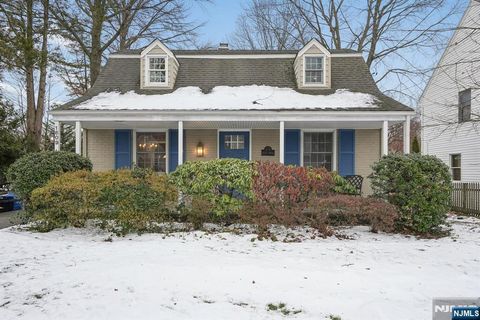 Photo of 1609 Split Rock Rd, Fair Lawn, NJ 07410 (MLS # 26000832)