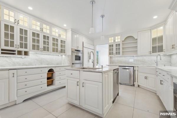 99 Greenwich Drive