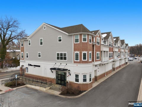 Photo of 764 New Bridge RD #2H, Teaneck, NJ 07666 (MLS # 26027186)