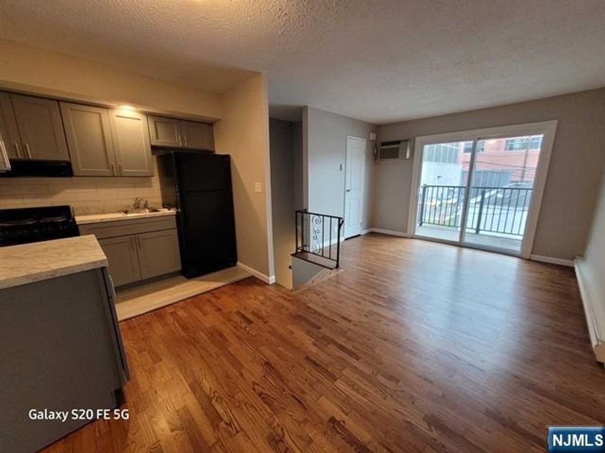 Great location near Hackensack Hospital. Updated and very clean unit on second floor in quiet building. Close to transportation, stores and restaurants.