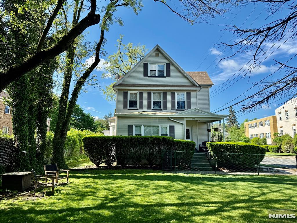 Rental Property at 344 E Ridgewood Ave 1, Ridgewood, New Jersey - Bedrooms: 2 
Bathrooms: 1 
Rooms: 5  - $2,500 MO.