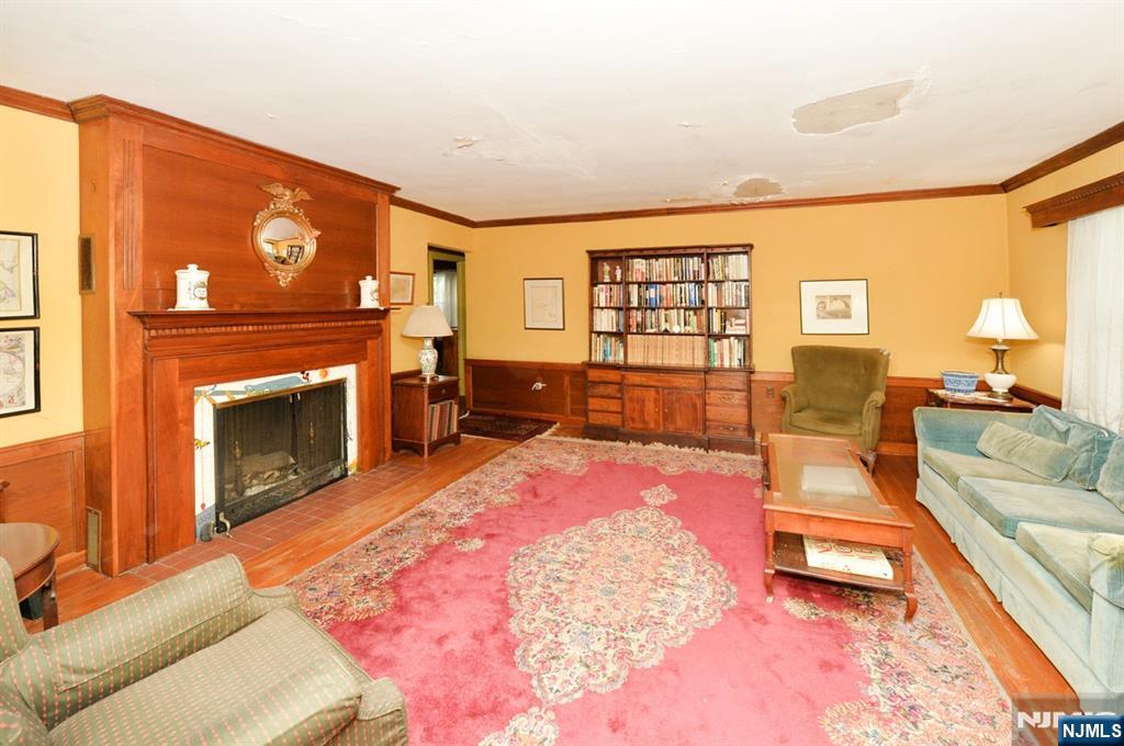 6 Central Avenue