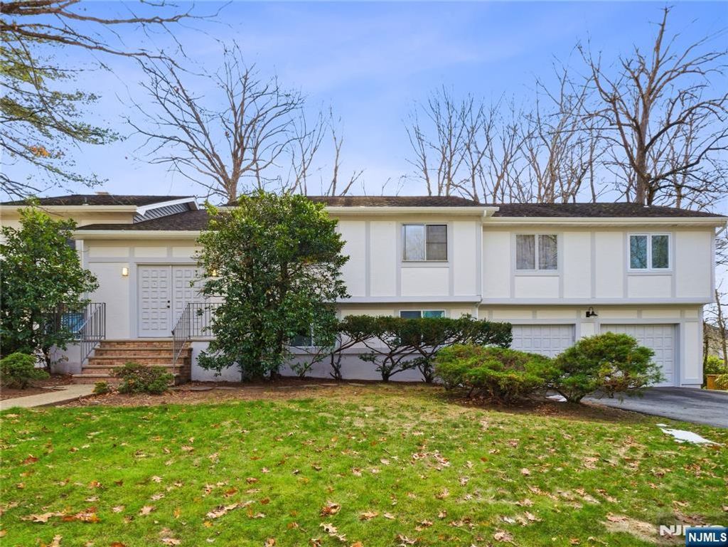 Photo of 36 Yellow Brick Road, Wayne, NJ 07470 (MLS # 25043641)