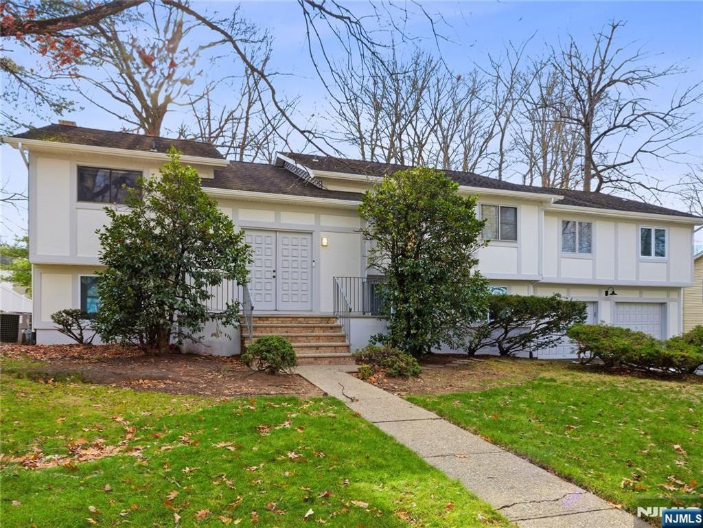 Photo of 36 Yellow Brick Road, Wayne, NJ 07470 (MLS # 25043641)