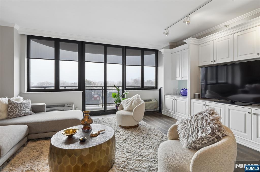 100 Carlyle Drive 9ES