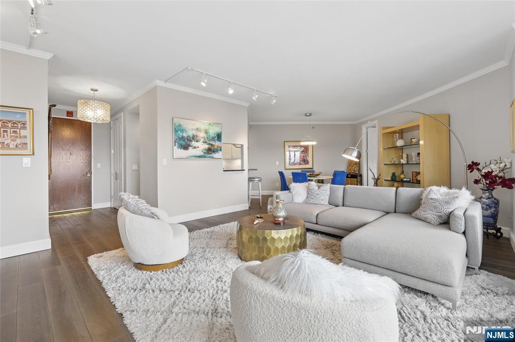 100 Carlyle Drive 9ES