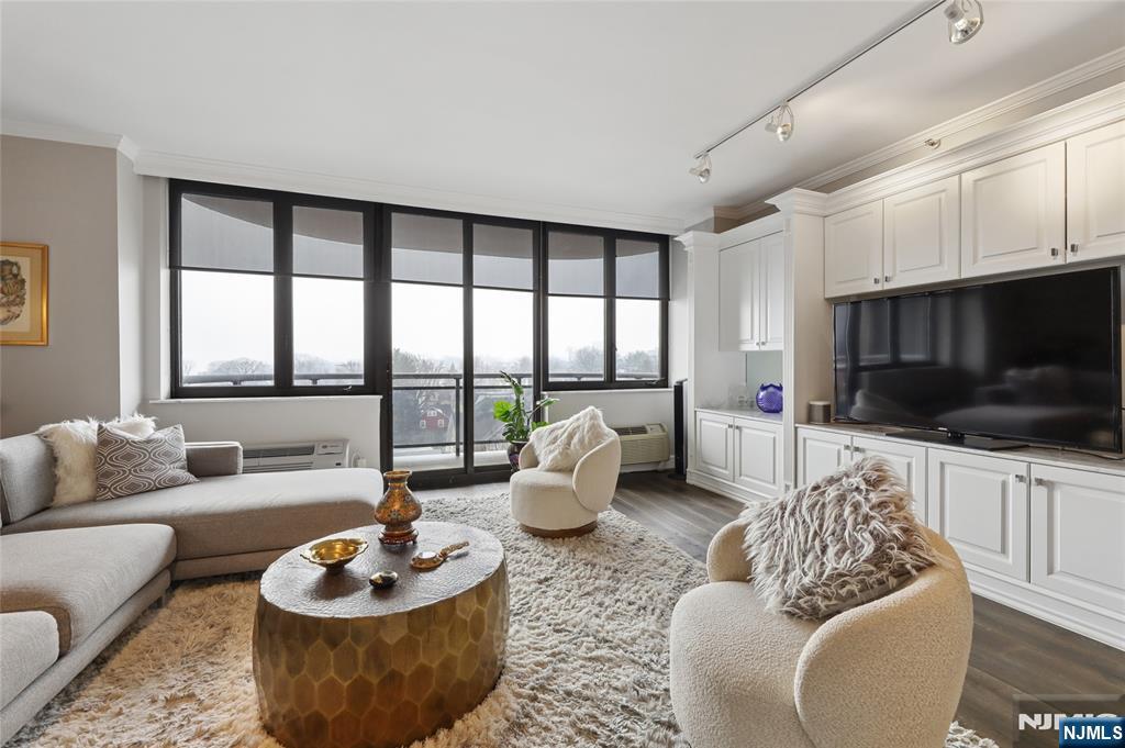 100 Carlyle Drive 9ES