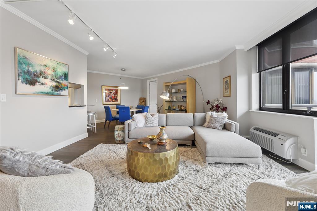 100 Carlyle Drive 9ES