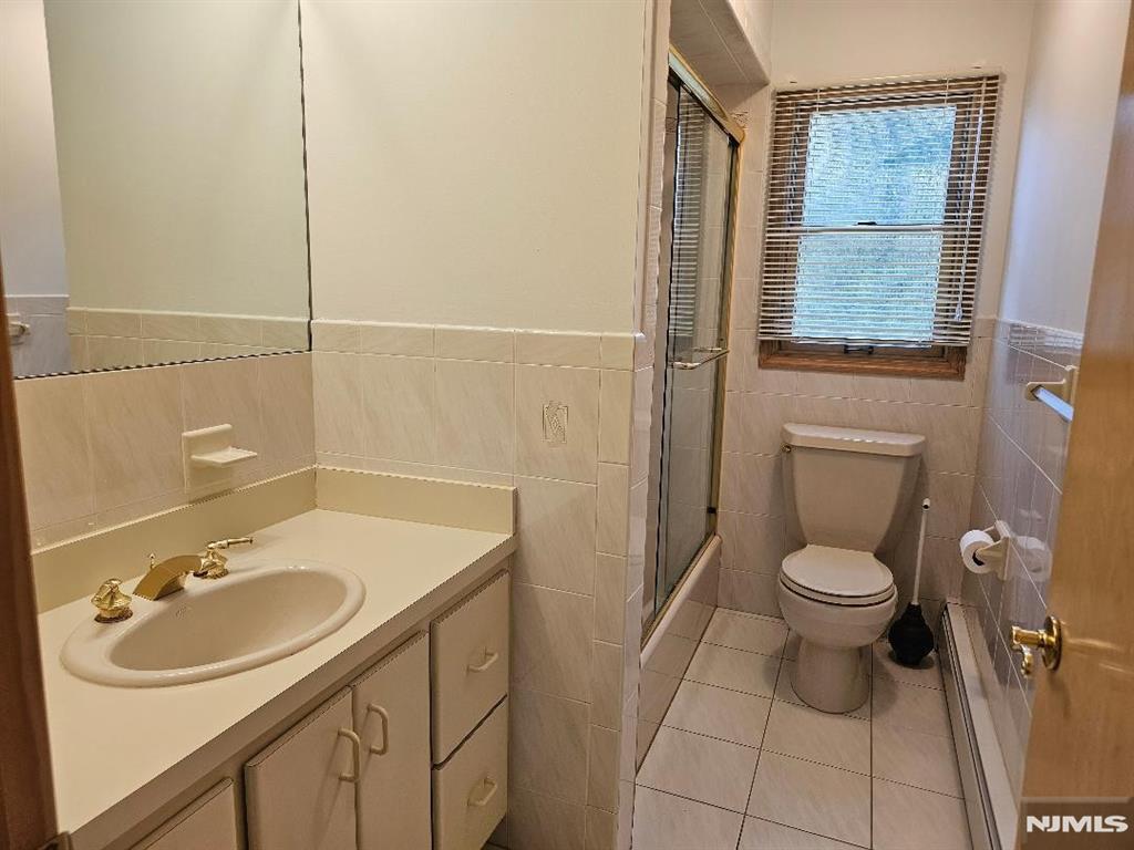 Rental Property at 6 Cozy Glen Gln, Saddle Brook, New Jersey - Bedrooms: 2 
Bathrooms: 1 
Rooms: 4  - $2,500 MO.