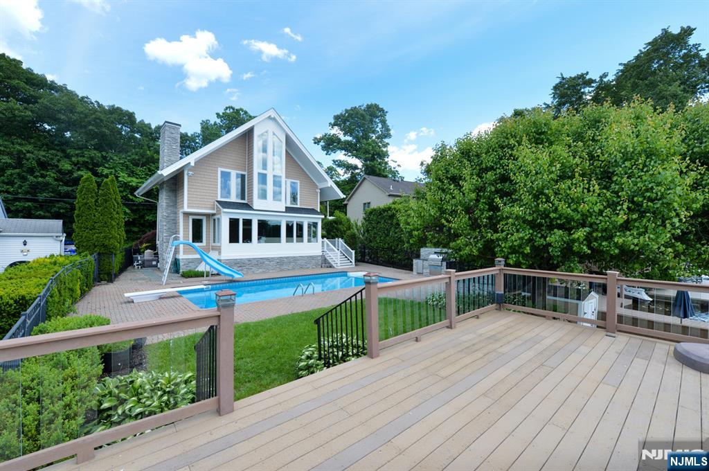 17 Forest Lake Drive
