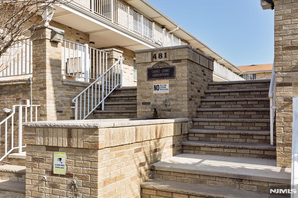 481 Walker Street 2F