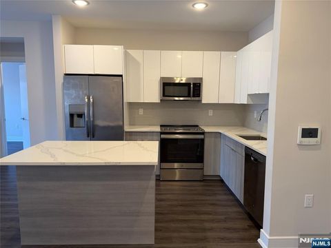 Photo of 470 Main St #417, Fort Lee, NJ 07024 (MLS # 26002164)