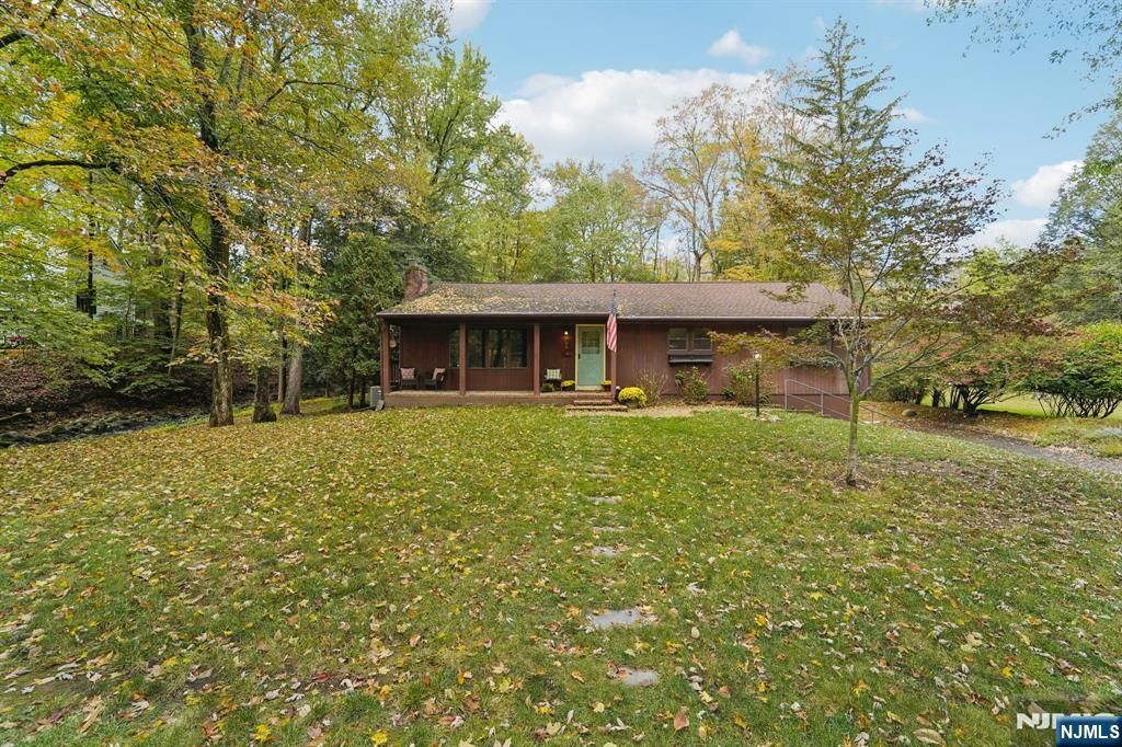 Photo of 300 Park Avenue, Allendale, NJ 07401 (MLS # 25036130)