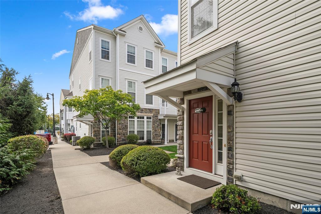 3 Holly Lane