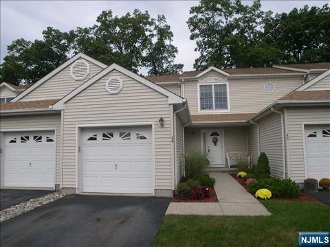 Photo of 44 FOXWOOD SQ, Old Tappan, NJ 07675 (MLS # 26016717)
