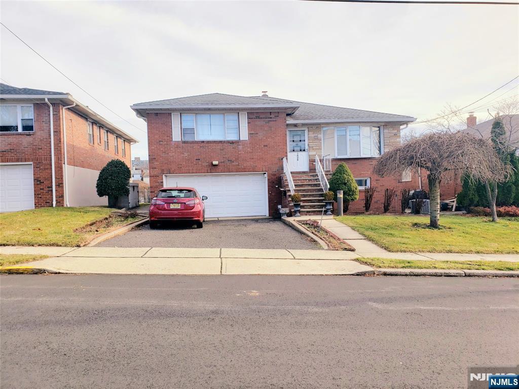 1526 11th Street, Fort Lee, New Jersey - 4 Bedrooms  
3 Bathrooms  
8 Rooms - 