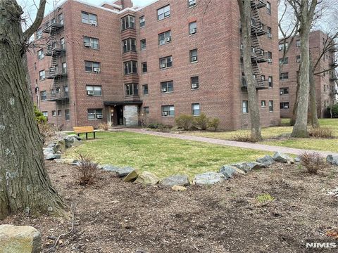 Photo of 3030 Edwin Ave #2 A, Fort Lee, NJ 07024 (MLS # 26009408)
