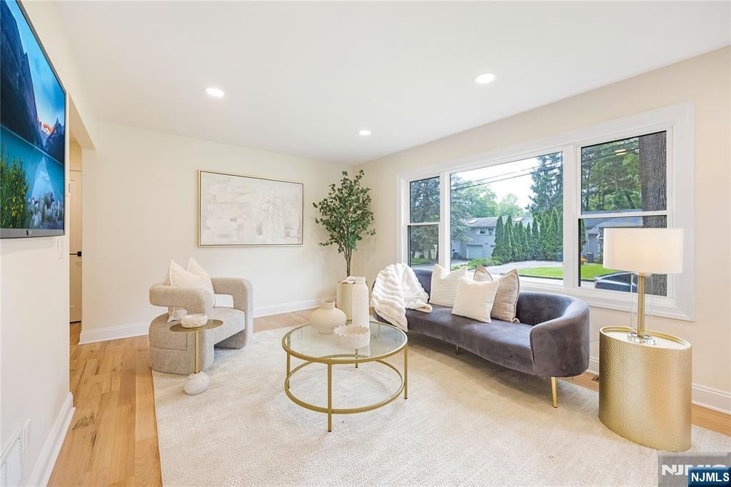 61 Mackay Avenue