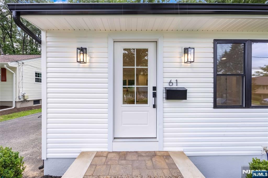 61 Mackay Avenue