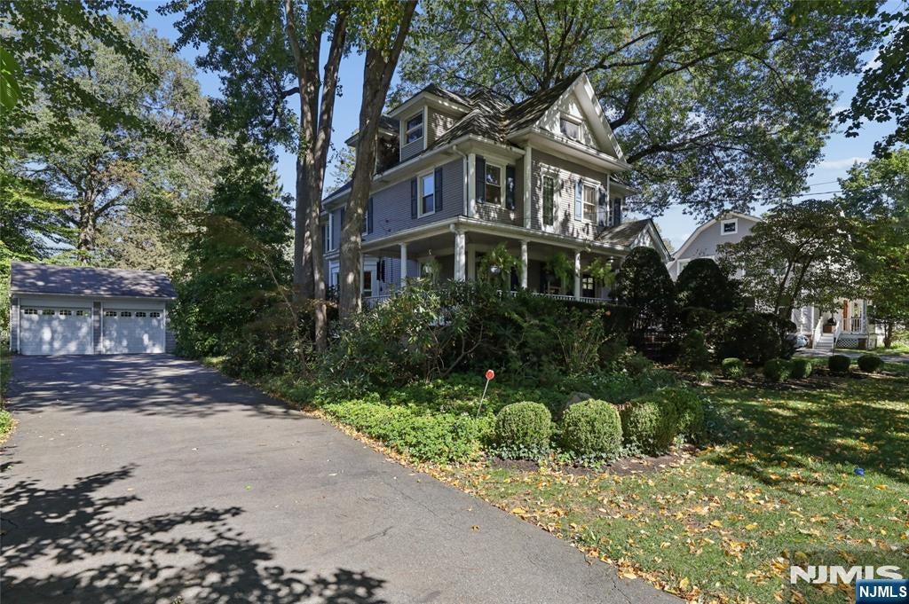 526 Oradell Avenue