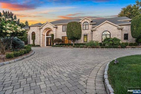 Photo of 118 Hoover Drive, Cresskill, NJ 07626 (MLS # 25030651)