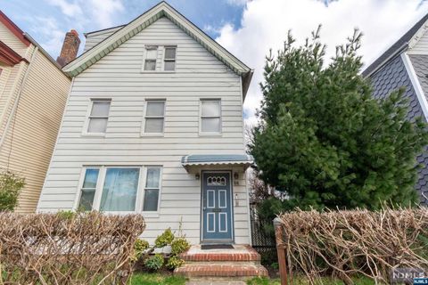 86 Steuben Street East Orange NJ 07018