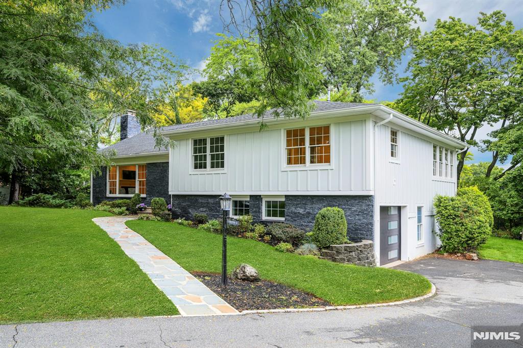 9 Crestview Court