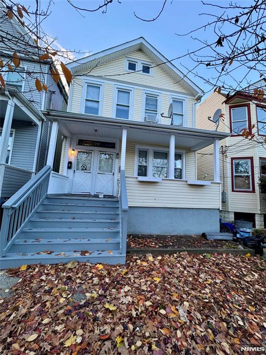Gorgeous and spacious 1 Bedroom 1 Bathroom 1ST floor apartment in the lovely neighborhood of Montclair. The apartment is updated with stainless steel appliances, modern kitchen and modern bathroom. Beautiful and spacious living room and dining room. Montclair has an excellent school system. Close to downtown Montclair with great restaurants and entertainment. Close to Montclair State University and public transportation. Washer and Dryer in the apartment unit. Freeman Tennis Courts and Glenfield Park is across the street. Come see this beautiful apartment and make it your new homee to love.