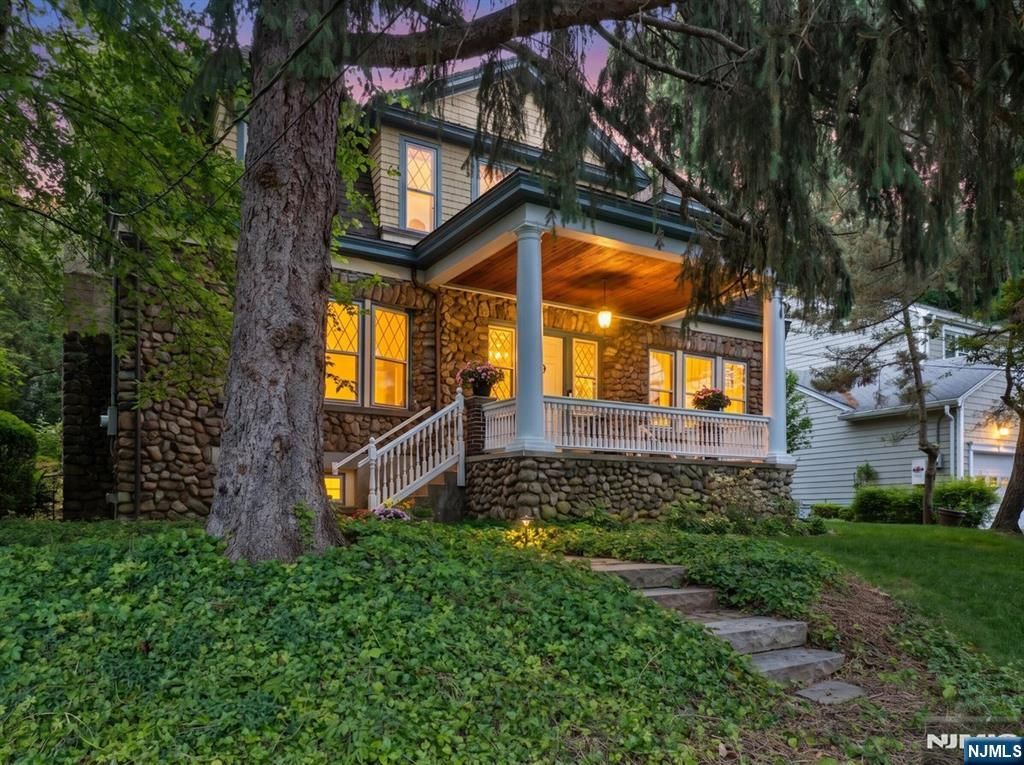 Photo of 164 S Highwood Avenue, Glen Rock, NJ 07452 (MLS # 26019645)
