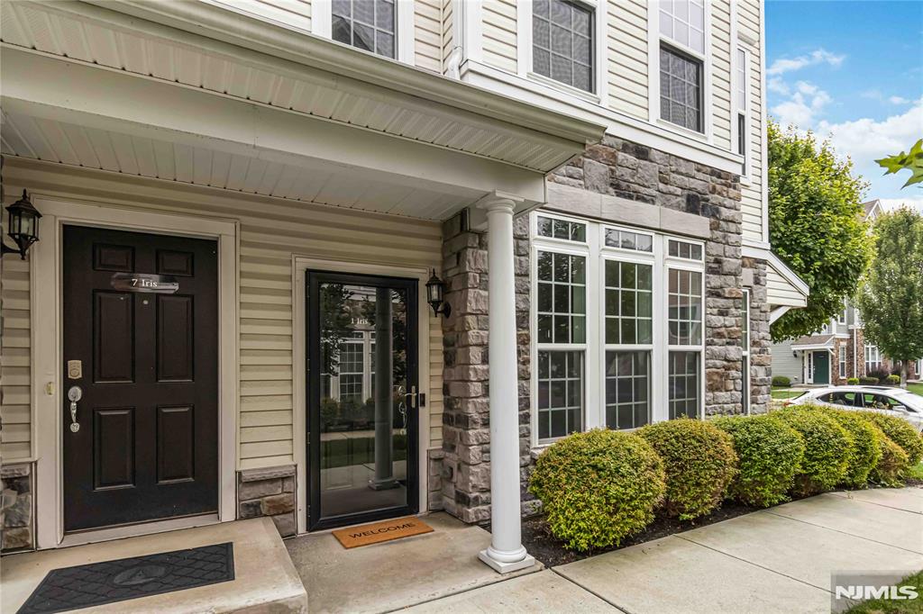 1 Iris Lane