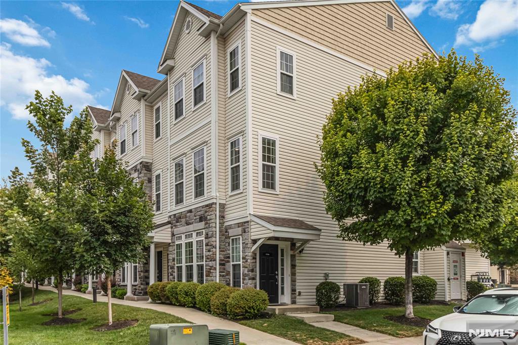 1 Iris Lane