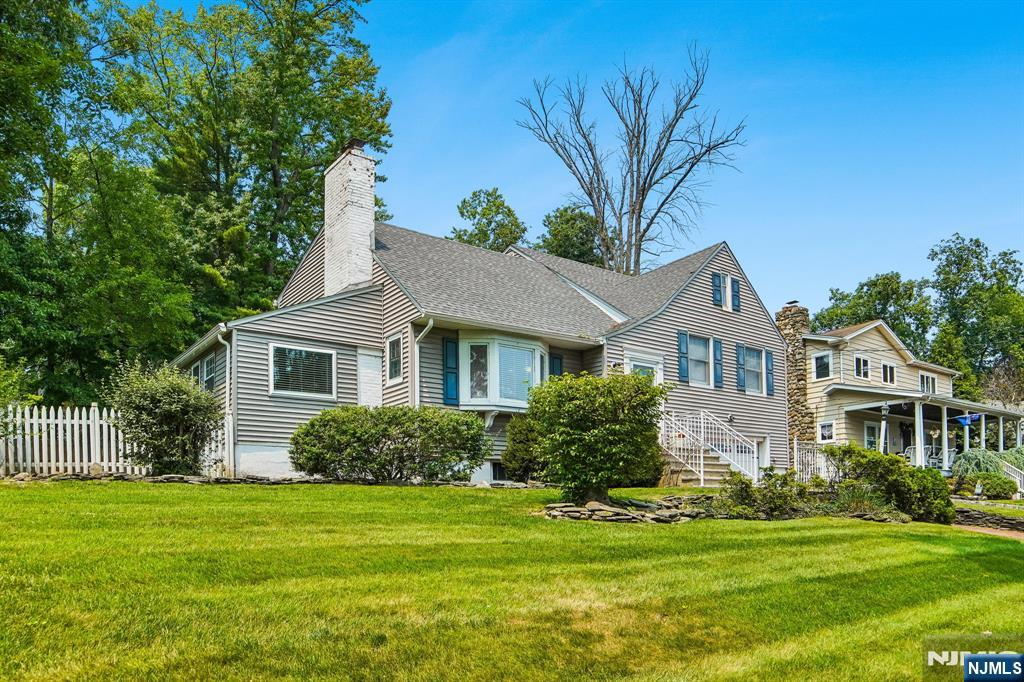 25 Lake Drive