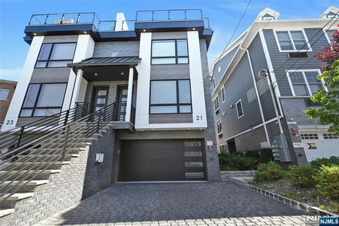 21 Cumbermeade Fort Lee NJ 07024