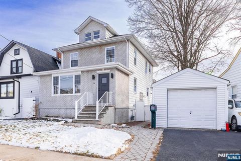 Photo of 34 Kearney St, Lyndhurst, NJ 07071 (MLS # 26000385)