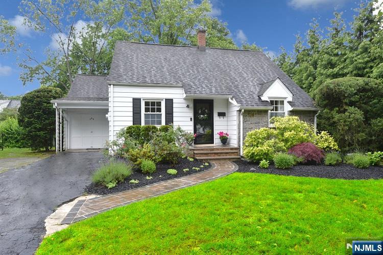 Property for Sale at 408 Eton Court, Ridgewood, New Jersey - Bedrooms: 2 
Bathrooms: 2 
Rooms: 6  - $749,000