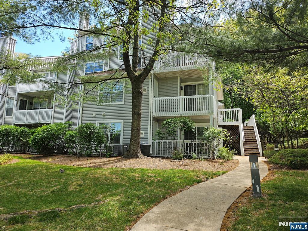 Rental Property at 67 Eagles Notch Dr 34, Englewood, New Jersey - Bedrooms: 2 
Bathrooms: 2 
Rooms: 4  - $3,300 MO.