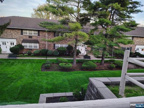 54 E Maple Street 54 Teaneck NJ 07666