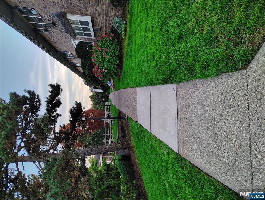 54 E Maple Street 54