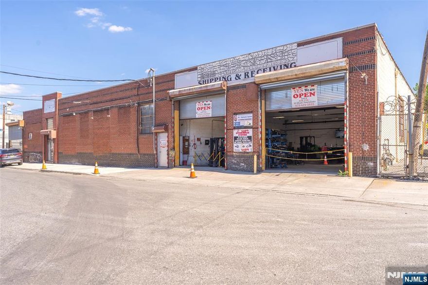 Attention All! Amazing rental opportunity in the heart of Ironbound. Features a 14 ft drive-in door and 16 ft clear ceiling height. Ideal for industrial use, mechanics, truck repair, storage, and more. Conveniently located just minutes from all major highways.