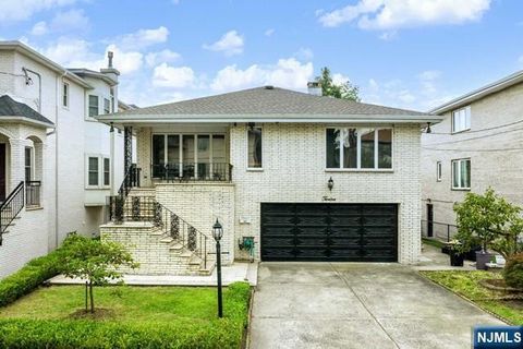 Photo of 12 Hillcrest Ave, Fort Lee, NJ 07024 (MLS # 26011119)