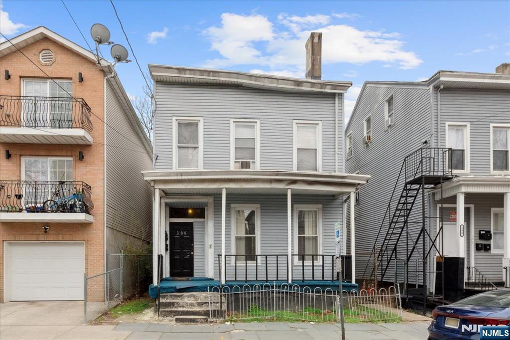 Property for Sale at 306 Van Houten Street, Paterson, New Jersey - Bedrooms: 5 
Bathrooms: 4 
Rooms: 21  - $549,000
