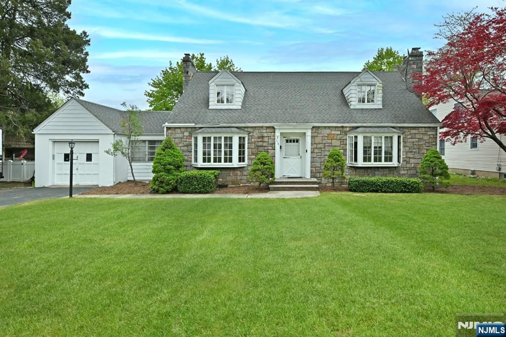 Photo of 115 Center Street, Pompton Lakes, NJ 07442 (MLS # 26014342)