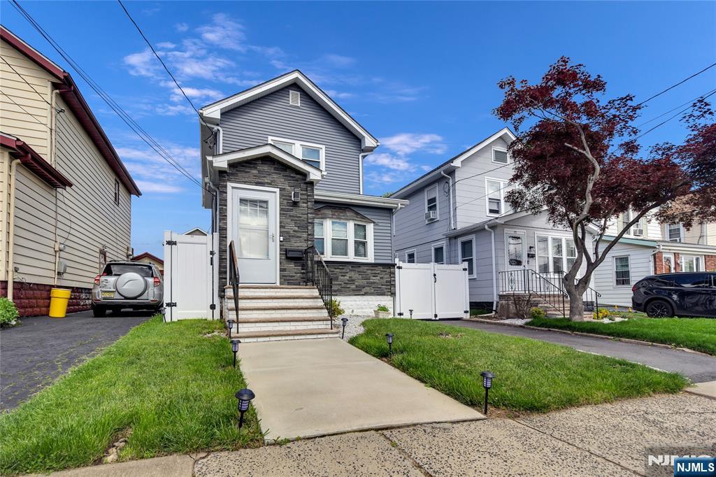 71 Wilber Street, Belleville, New Jersey - 3 Bedrooms  
2 Bathrooms  
6 Rooms - 
