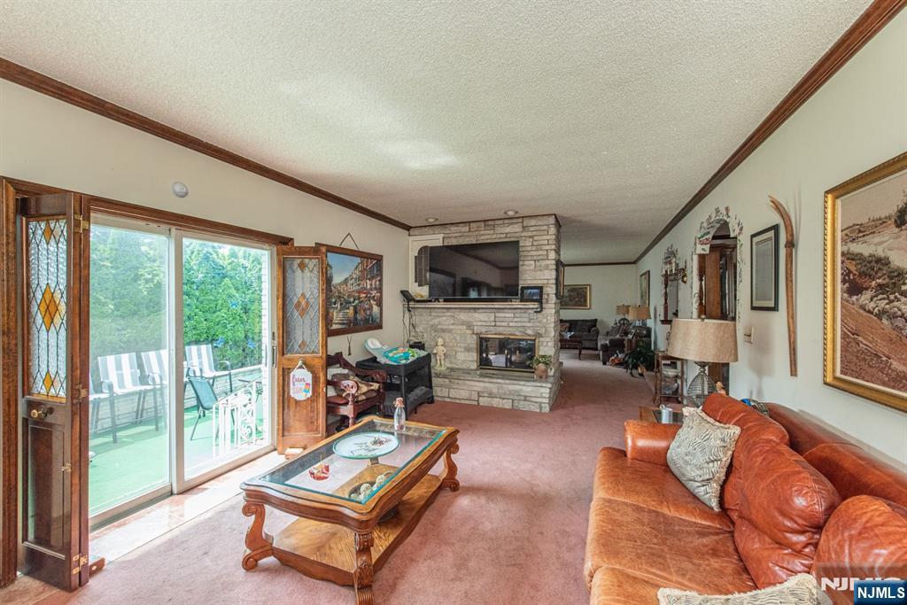 35 Van Winkle Court