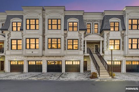 44 Marquis Court 44 Edgewater NJ 07020