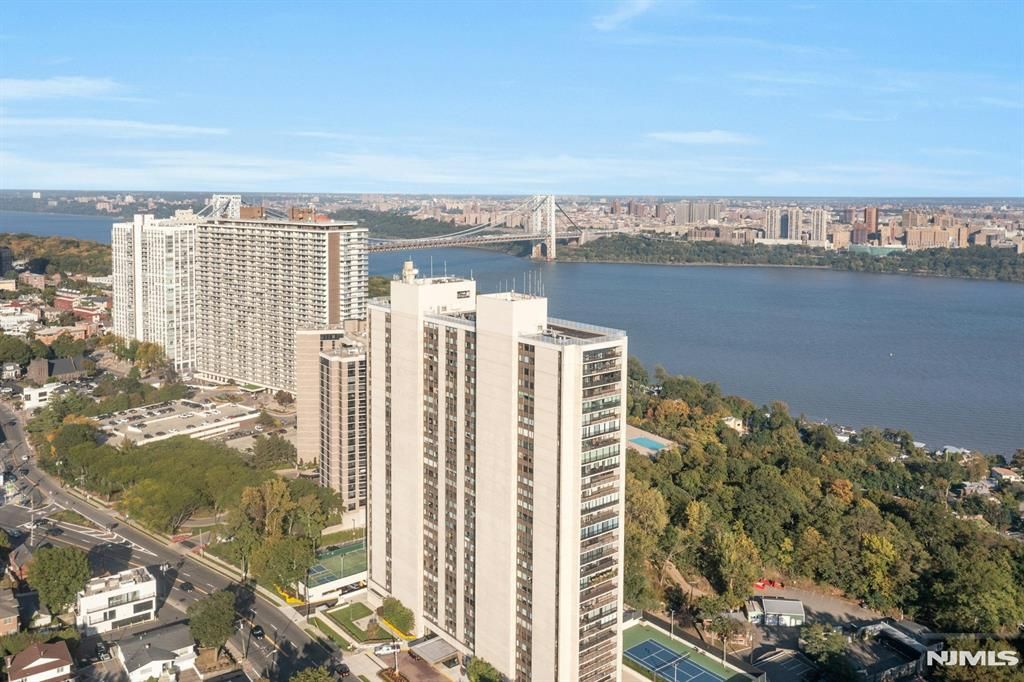 Photo of 1500 Palisade Avenue #20A, Fort Lee, NJ 07024 (MLS # 25035700)