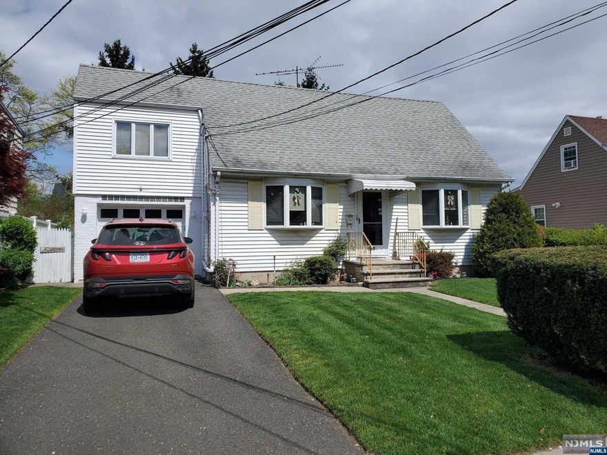 GREAT HOME IN A GREAT LOCATION ONE OF THE BEST STREETS IN ELMWOOD PARK. AMAZING FENCED IN YARD WITH PATIO, LARGE DEN/FAMILY ROOM ADDITION. WHOLE HOME GENERATOR. GREAT KITCHEN. GREAT PRICE. HEATING UNIT WAS CONVERTED TO GAS, OIL TANK WAS LEAGALY DECOMMISSIONED, OWNER HAS TOWN'S CIRTIFICATION.