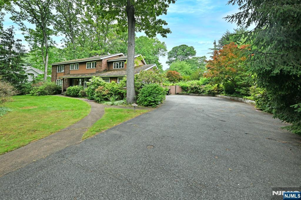 9 Lyncrest Drive